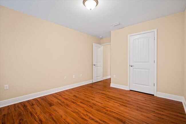 Building Photo - WEST FAIRHOPE IN HUNTINGTON WOODS