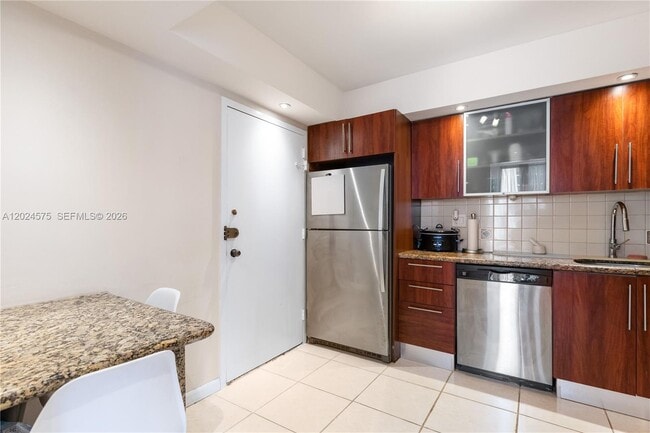 Building Photo - 2030 S Ocean Dr