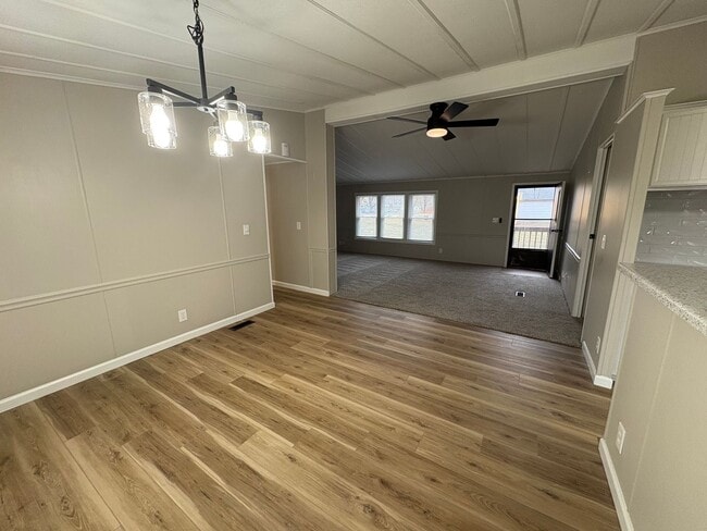 Building Photo - Beautifully Remodeled 3 Bed / 2 Bath Home with Modern Upgrades!