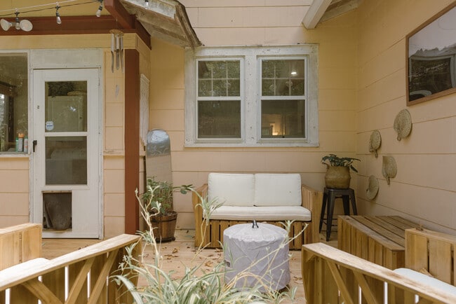 Building Photo - 1707 W 43rd St