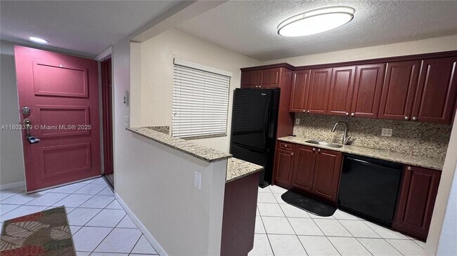 Building Photo - 227 Lakeview Dr