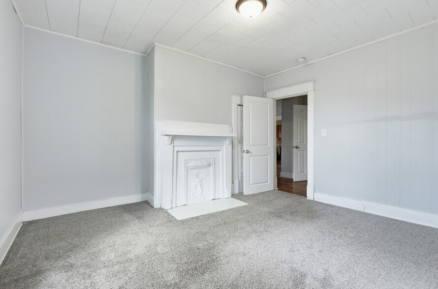 Building Photo - 216 N Hickory St