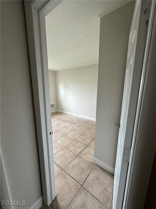 Building Photo - 2452 Stella St