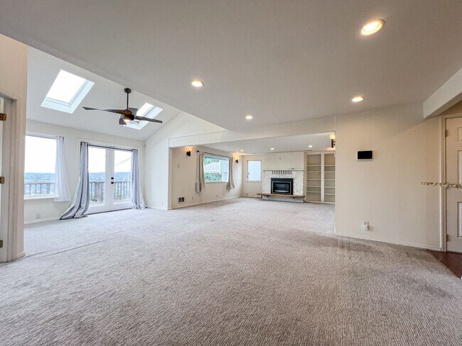 Building Photo - 2bd/1ba Seattle House