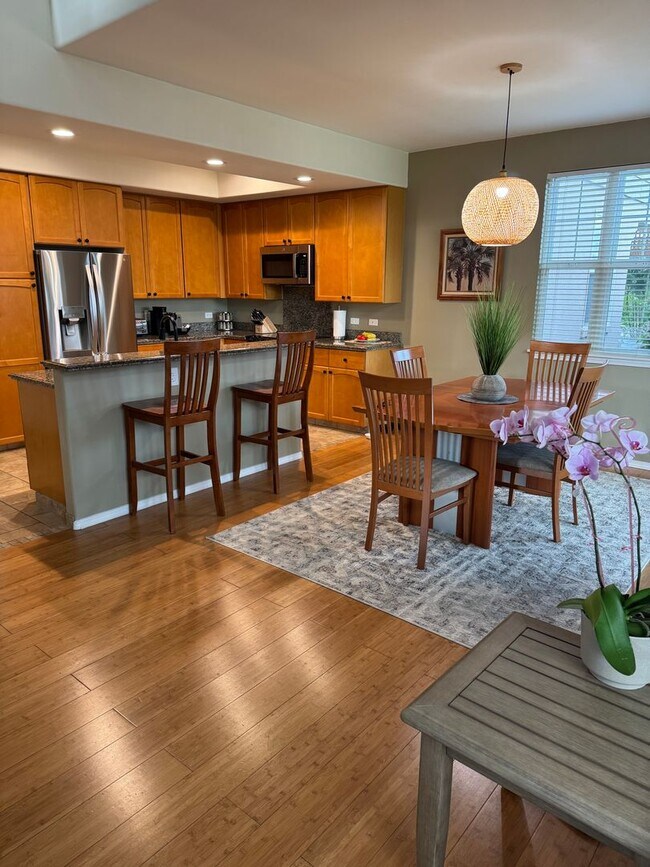 Building Photo - Luxurious Fully Furnished Long-Term Townhome Rental