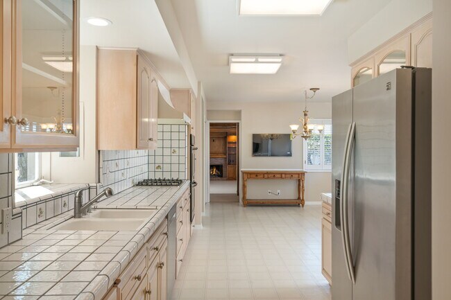 Building Photo - 14972 Camarosa Dr