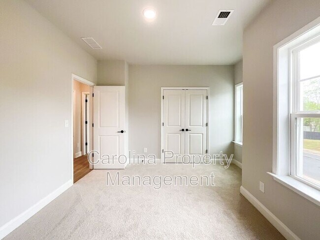 Building Photo - 8229 Houser St