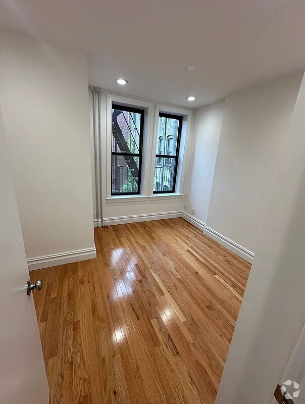 Building Photo - 493 7th Ave