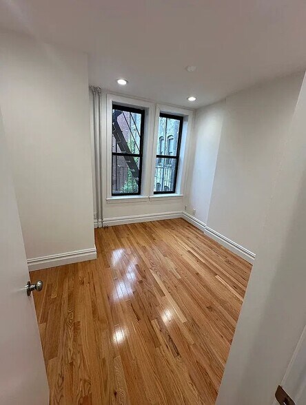 Primary Photo - 493 Seventh Avenue
