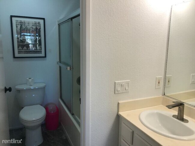 Building Photo - 2 br, 2 bath Condo - 10367 Azuaga st