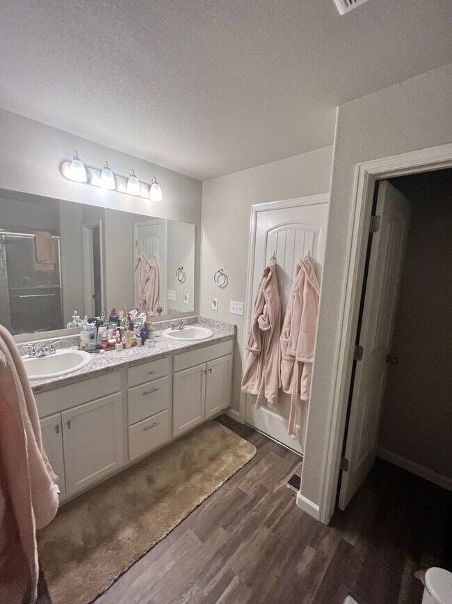 Building Photo - $1995 | 2BR/2.5BA | Lovely New Townhome in...