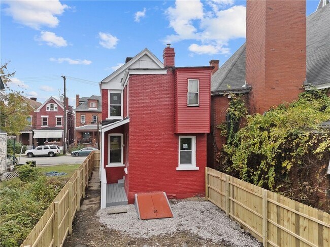 Building Photo - 7807 Kelly St