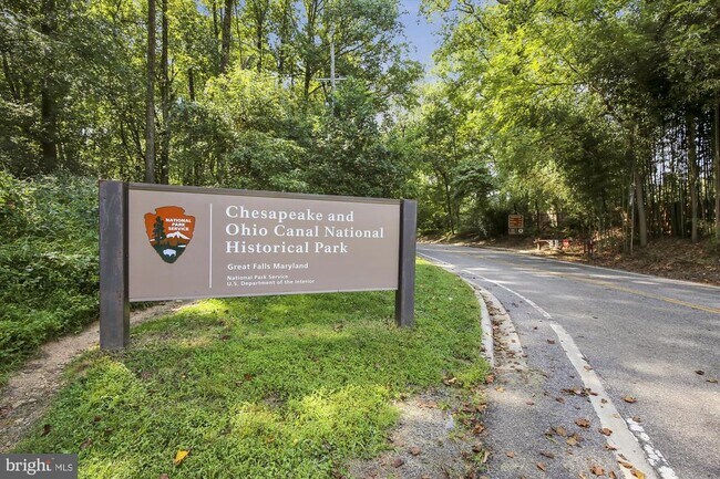 Building Photo - 4960 Sentinel Dr