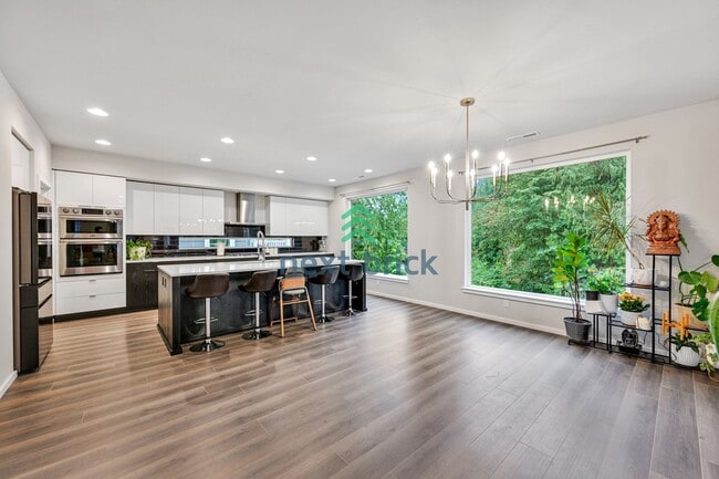 Building Photo - 4 BED & 2.5 SINGLE FAMILY HOUSE FOR RENT