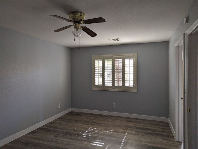 Building Photo - A Fabulous 2-Bedroom, 2-Bathroom Upstairs Unit in NW Las Vegas