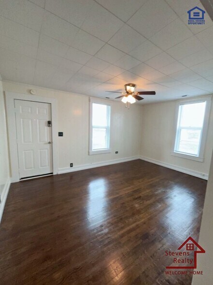 Building Photo - 117 Poplar St