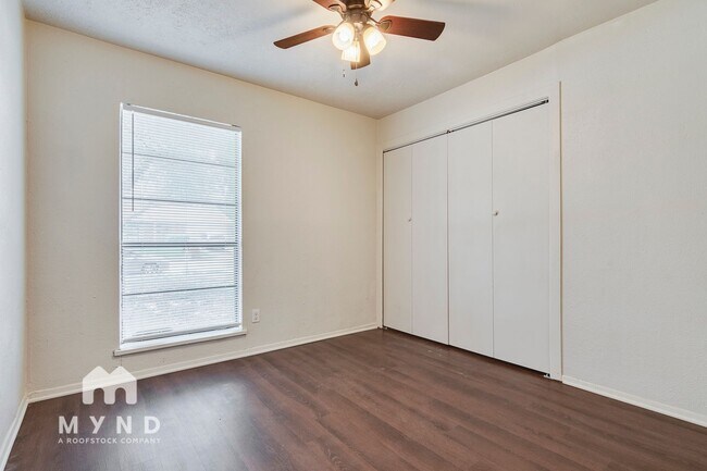 Building Photo - 3237 Chalmette Ct