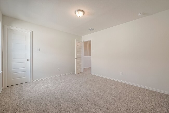 Building Photo - 27966 Western Crk Ct