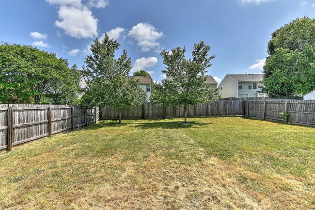 Building Photo - Beautiful 4-Bedroom Two Story Home with Fe...