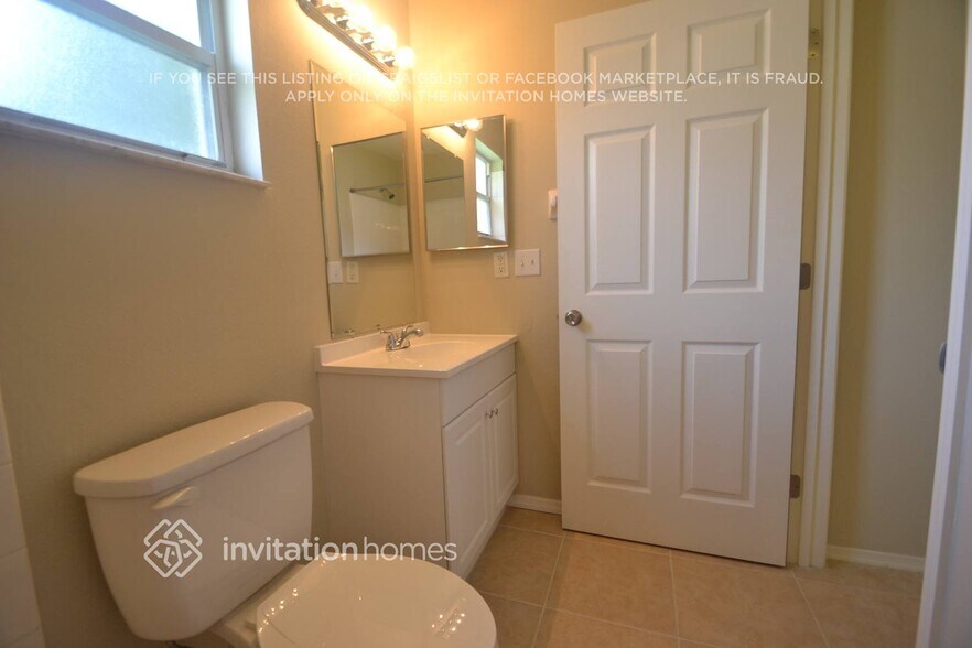 Building Photo - 5511 Starling Loop