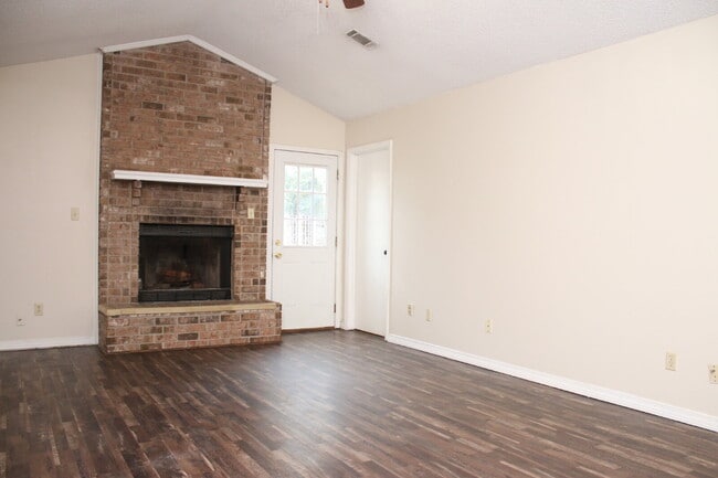 Building Photo - Spacious 4-Bedroom, 2-Bath Brick Home with Vaulted Ceilings, Fenced Yard, and Large Patio