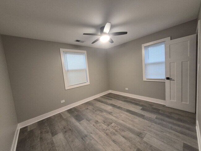 Building Photo - 861 Campbell Ave