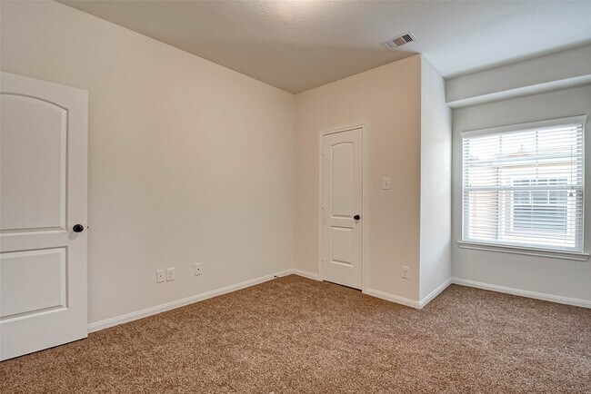 Building Photo - 20 Cheswood Manor Court