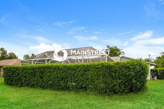 Building Photo - 3 Bedroom Pet-Friendly Home in Cape Coral,...