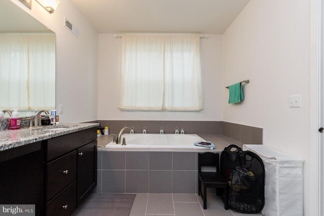 Building Photo - 207 Brinley Ct