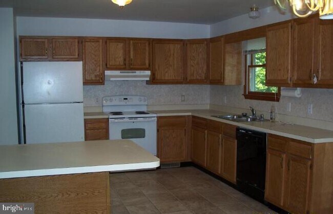 Building Photo - 12456 Hisperia Rd