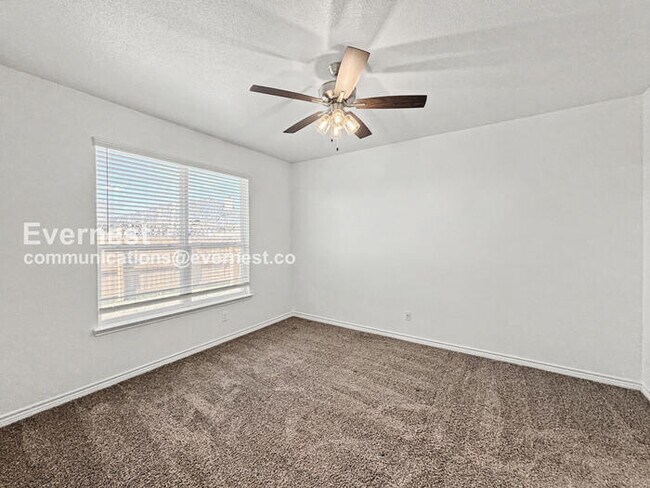 Building Photo - Limited Time Special Offer / 3 Bed, 2 Bath Home with Garage / Pet-Friendly / Vouchers Accepted / ...