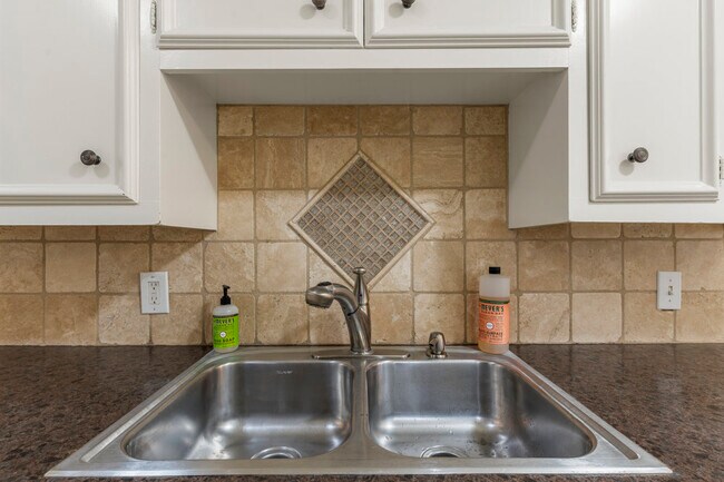 Building Photo - 6010 S 73rd East Ave