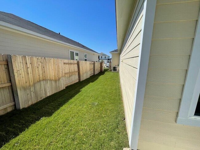 Building Photo - 256 Crystal Brook Dr