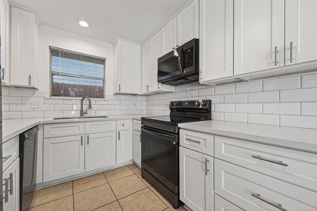 Building Photo - 2603 Shady Bayou Ln