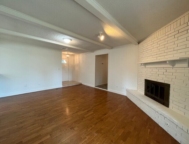 Building Photo - Peaceful 3 bedroom house in Broken Arrow!