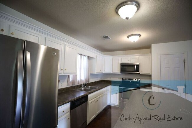 Building Photo - Beautiful 3 bed / 2 bath home - Brookland!