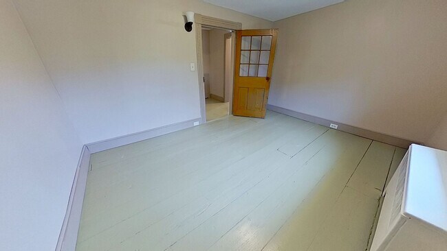 Building Photo - Single Family Farm House