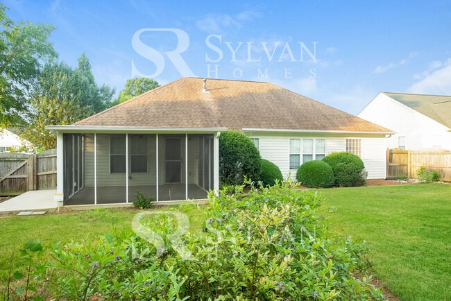 Building Photo - This home exudes a cheerful and welcoming charm!