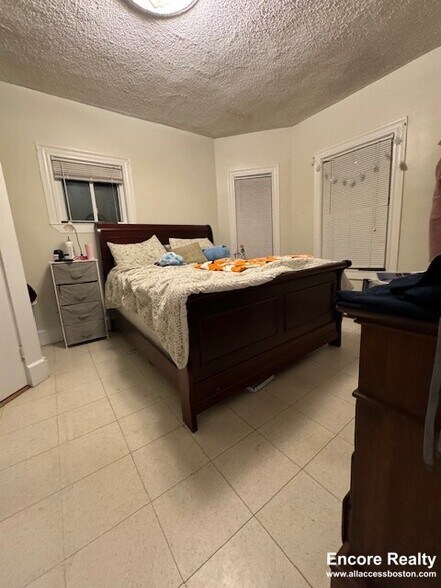 Building Photo - 121 Brook St