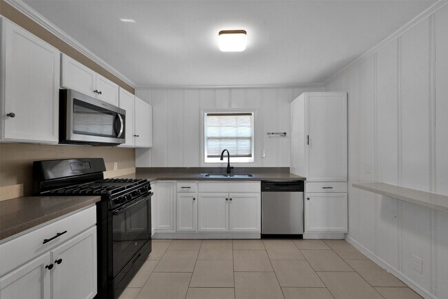 Building Photo - 416 Milwaukee St