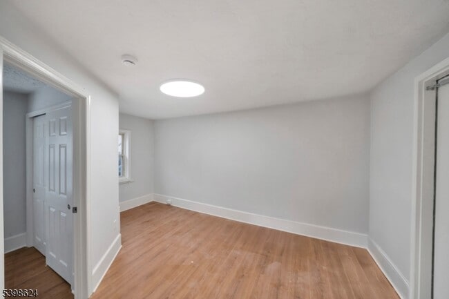 Building Photo - 1000 Main St