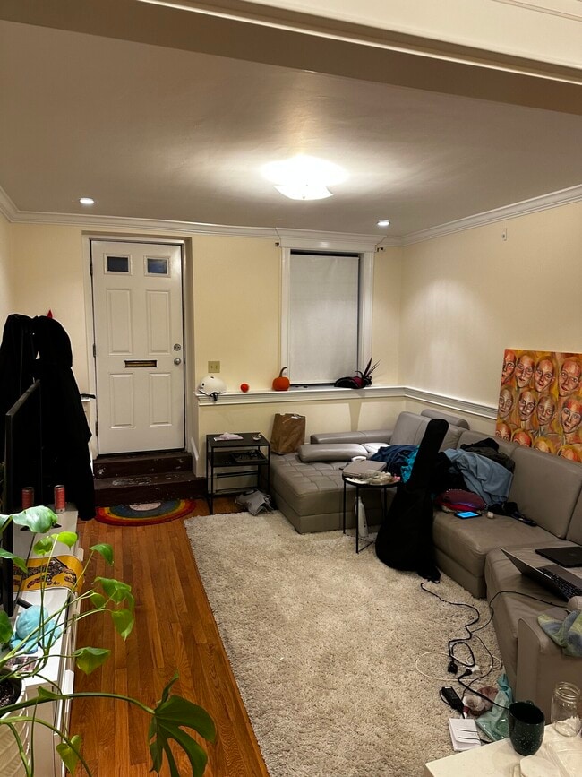 Building Photo - 27 Glenville Ave