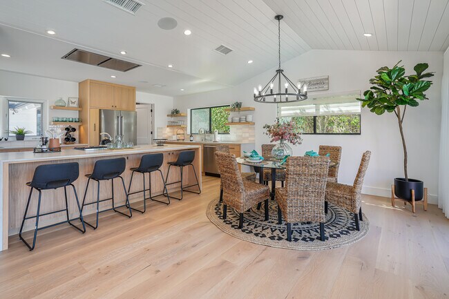 dininig to kitchen center island - 225 Notteargenta Rd