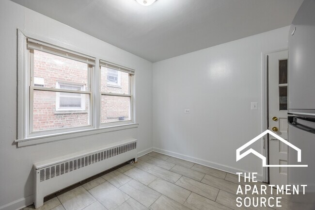 Building Photo - 6719 N California Ave