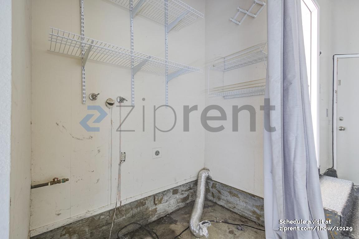 Building Photo - Unit
