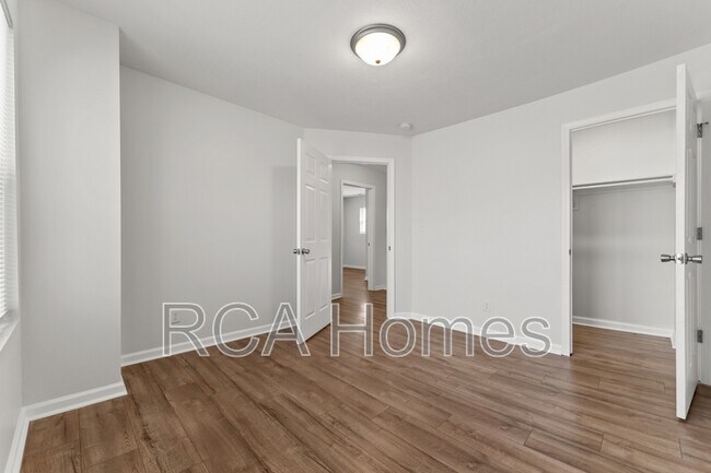 Building Photo - 603 N Sherman Dr