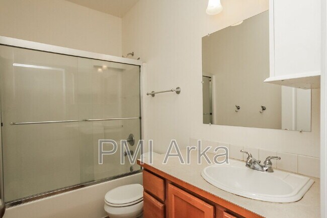 Building Photo - 3504 Buckingham Ct SE