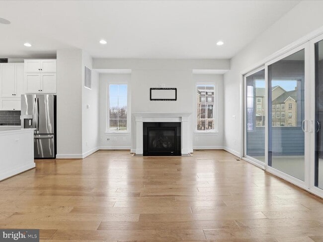 Building Photo - 20305 Savin Hill Dr