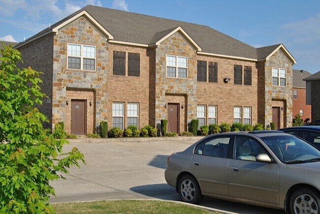 Building Photo - 954 E Craighead Forest Rd