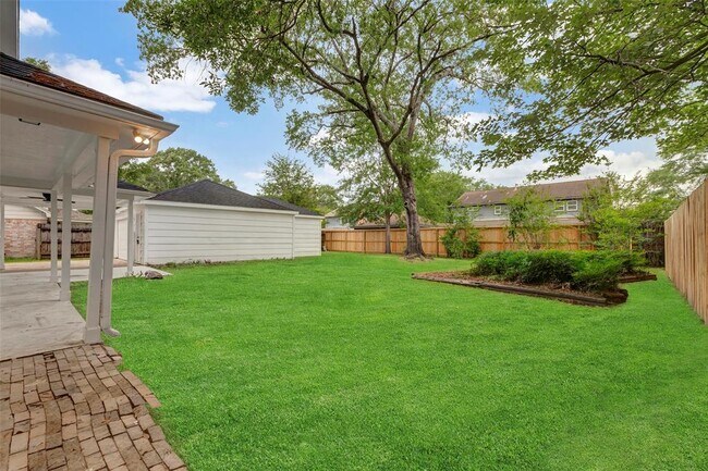 Building Photo - 7707 12 Fairway Ln